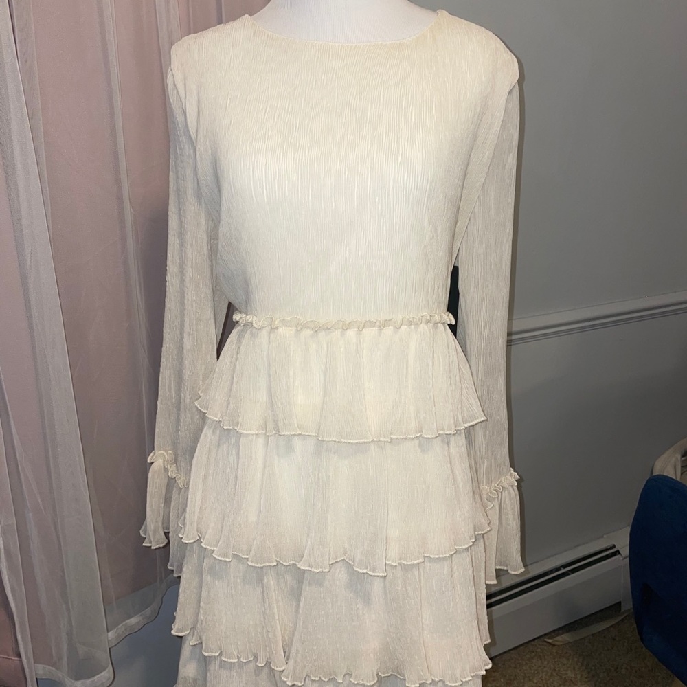 lulus cream size small dress!!